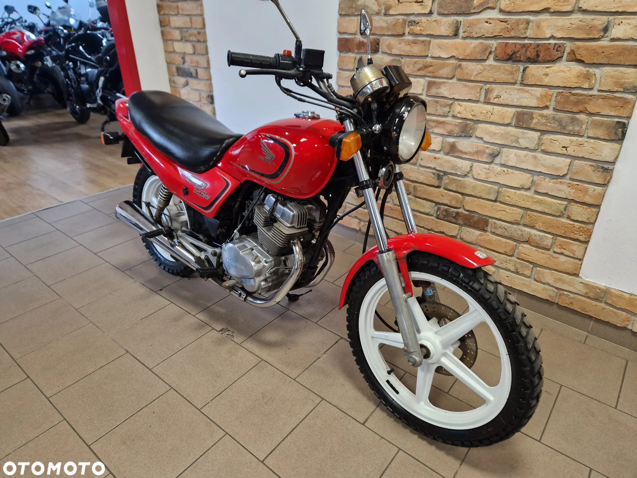 Honda CB - 2