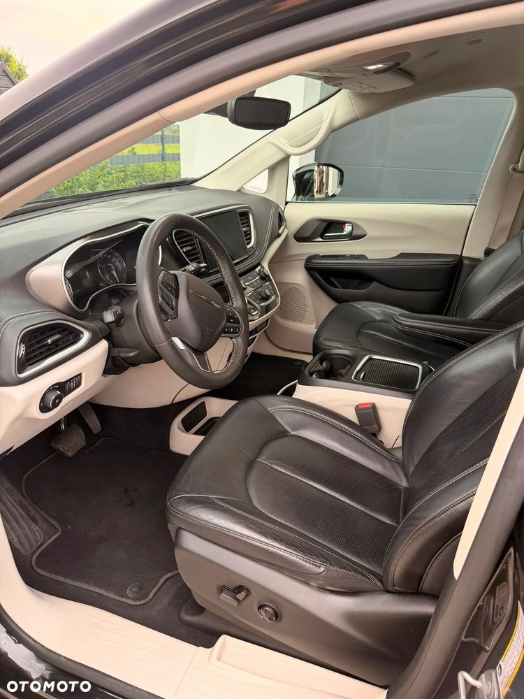 Chrysler Pacifica - 10