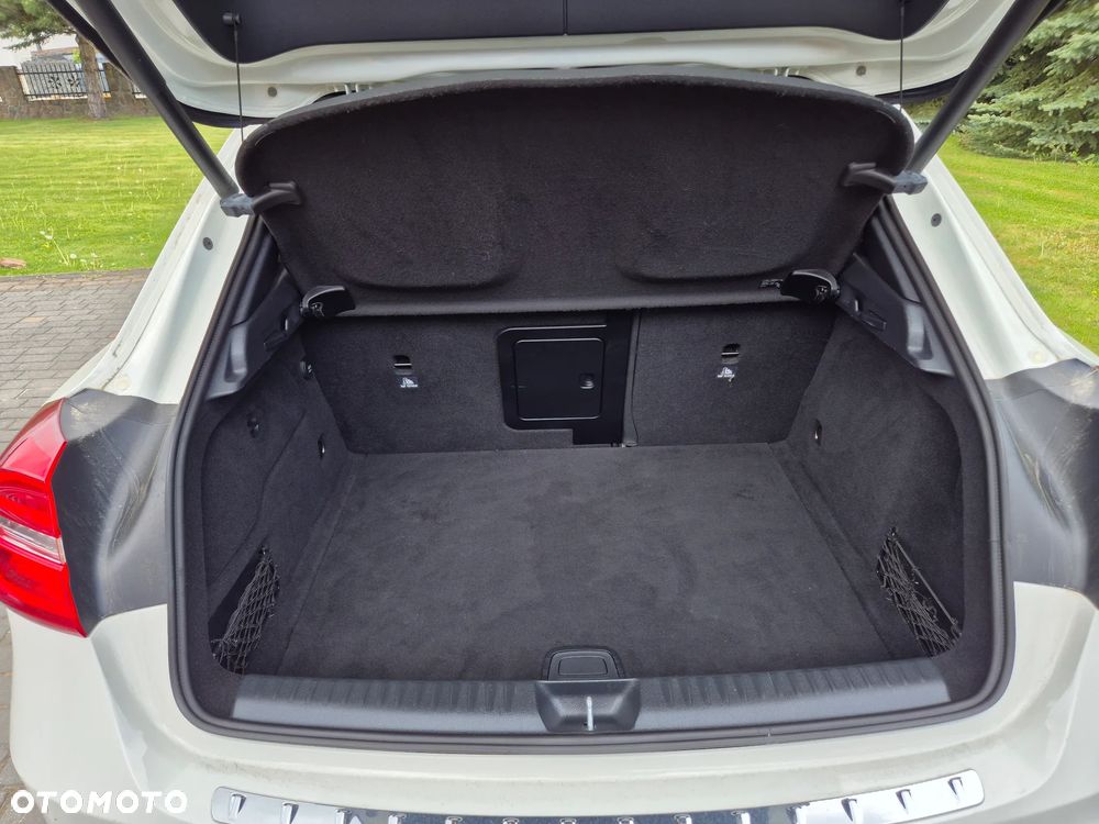 Mercedes-Benz GLA 200 Urban - 39