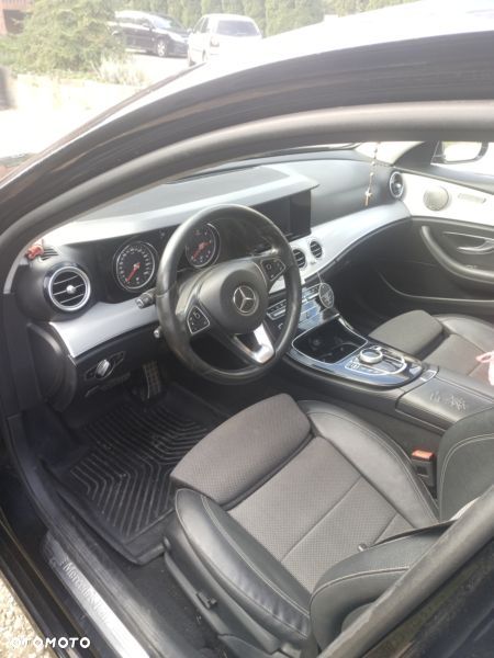 Mercedes-Benz E-Class 2017 photo 5