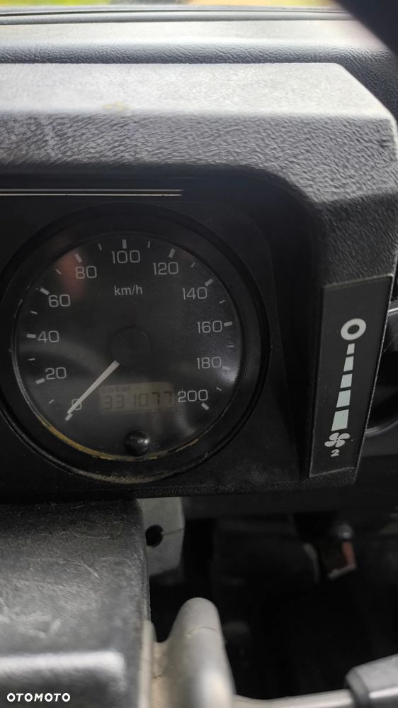 Land Rover Defender 90 Style - 7