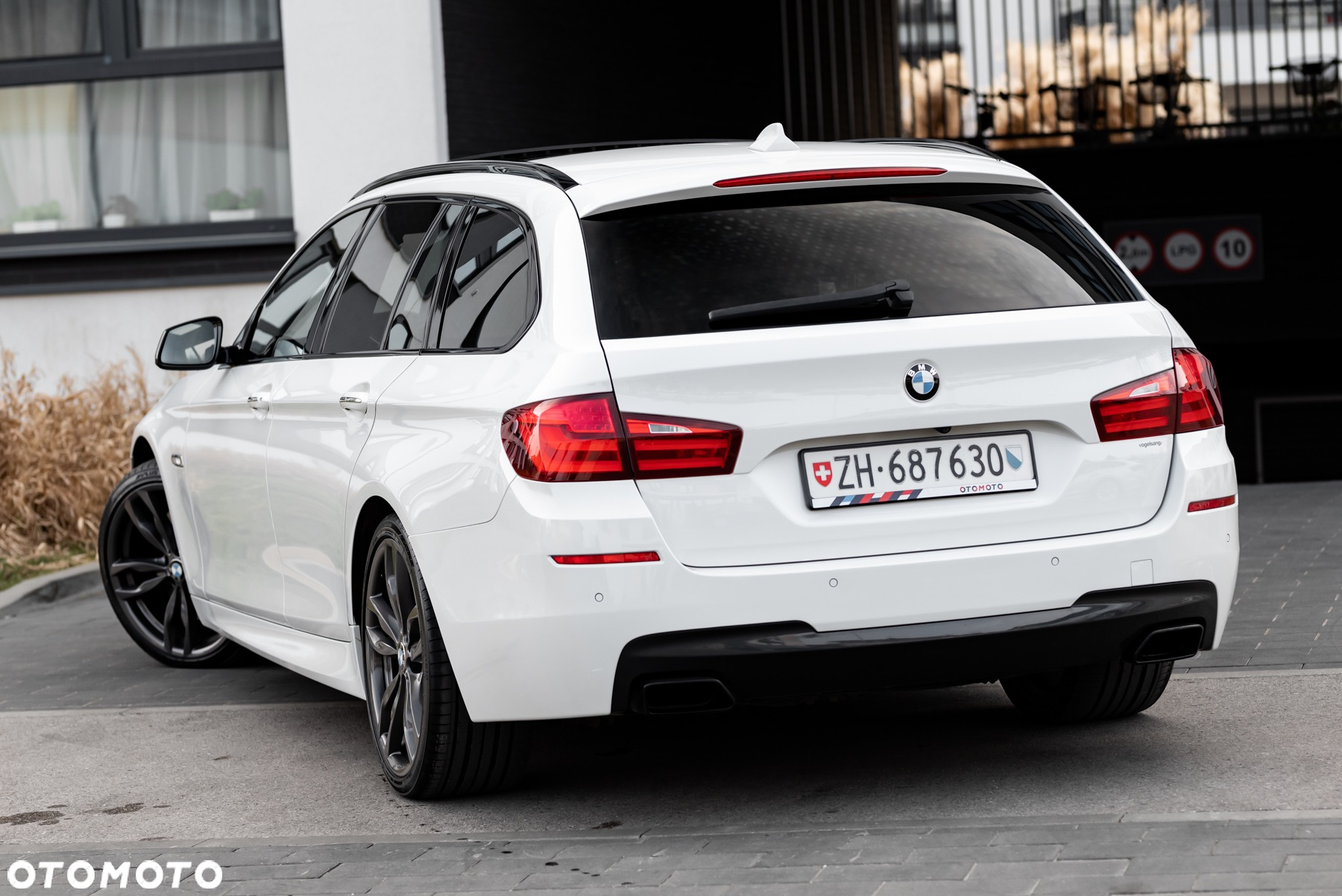 BMW Seria 5 M550d xDrive Touring Sport-Aut - 9