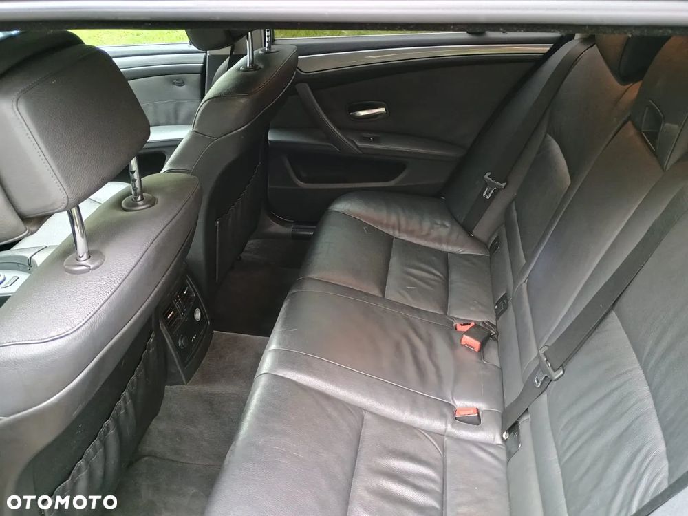 BMW Seria 5 525d Touring - 6