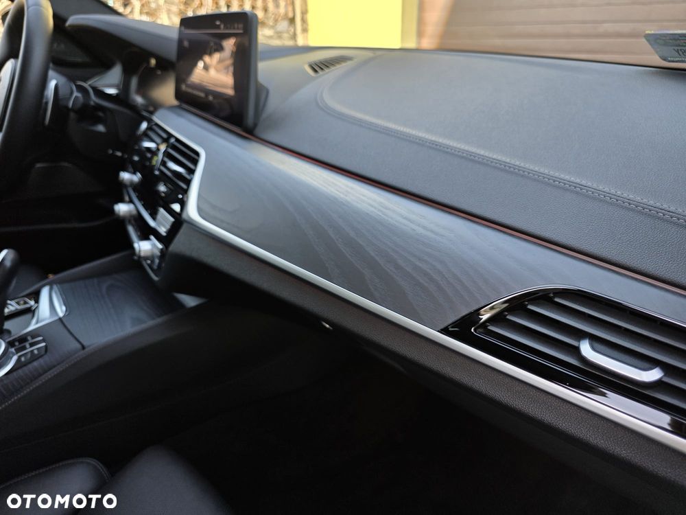 BMW Seria 5 540i xDrive mHEV M Sport sport - 23