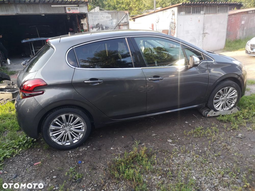 Peugeot 208 - 4