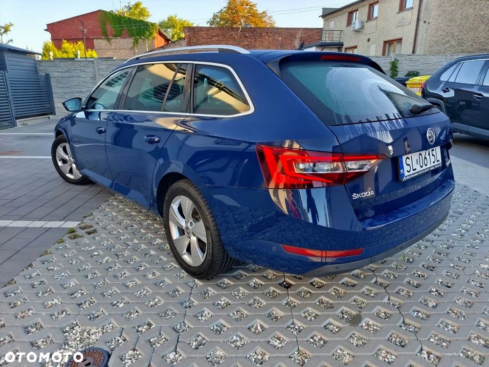 Skoda Superb 2.0 TDI Premium Edition - 34
