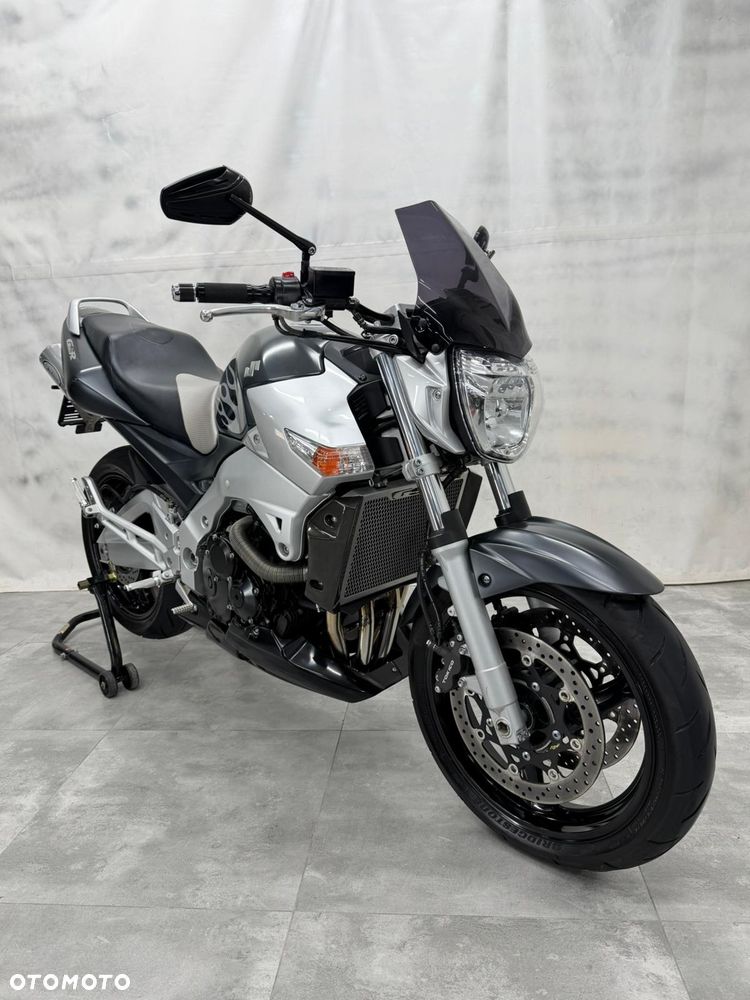 Suzuki GSR - 3