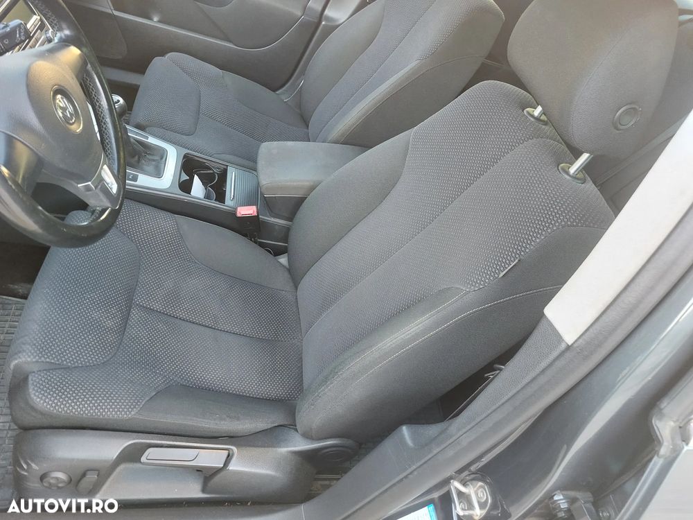 Volkswagen Passat - 12