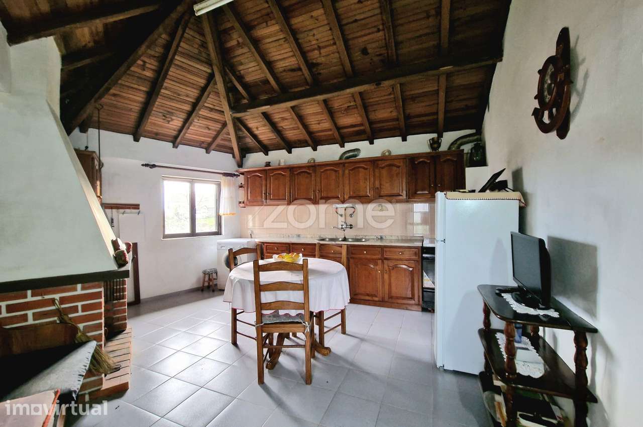 Moradia T1 + Edifício anexo em Paredes do Rio, Covelães, Montalegre - Grande imagem: 4/34