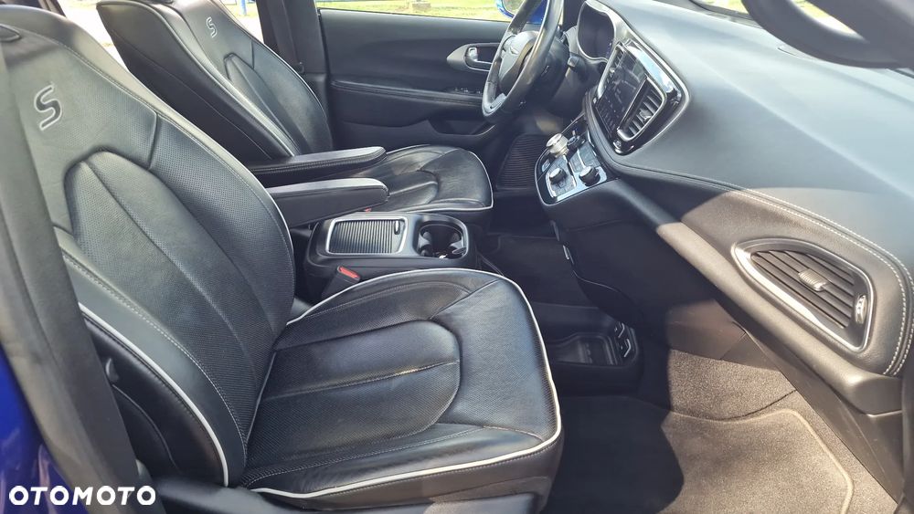 Chrysler Pacifica - 22