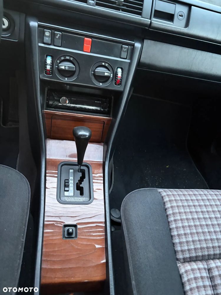 Mercedes-Benz Klasa E ver-260-4--matic - 7