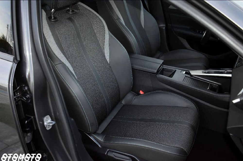 Peugeot 308 180 e-EAT8 GT - 29