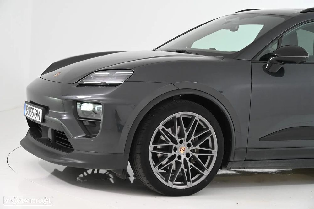 Porsche Macan Electric 4 - 12