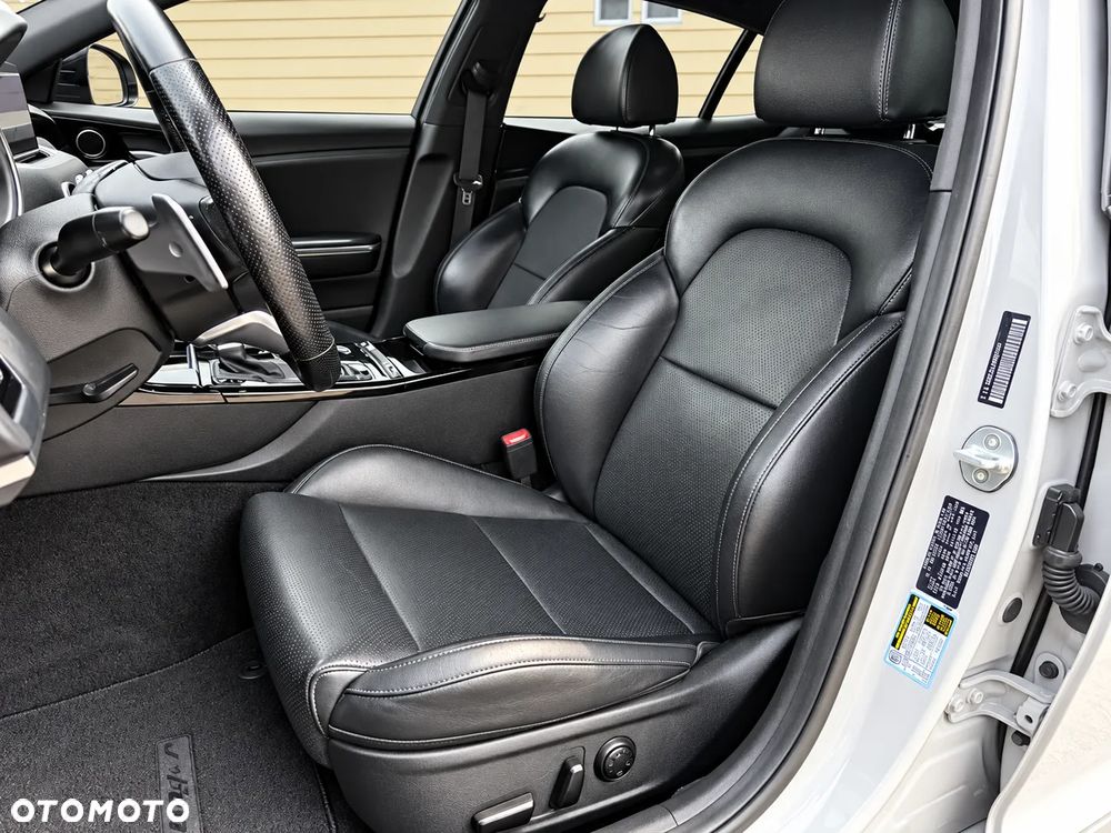 Kia Stinger - 10