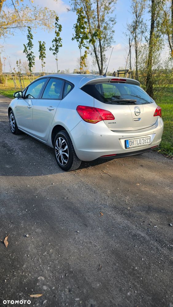Opel Astra 1.6 Design Edition - 4