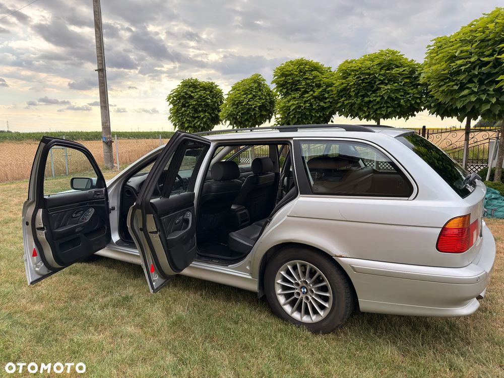 BMW Seria 5 525d - 9