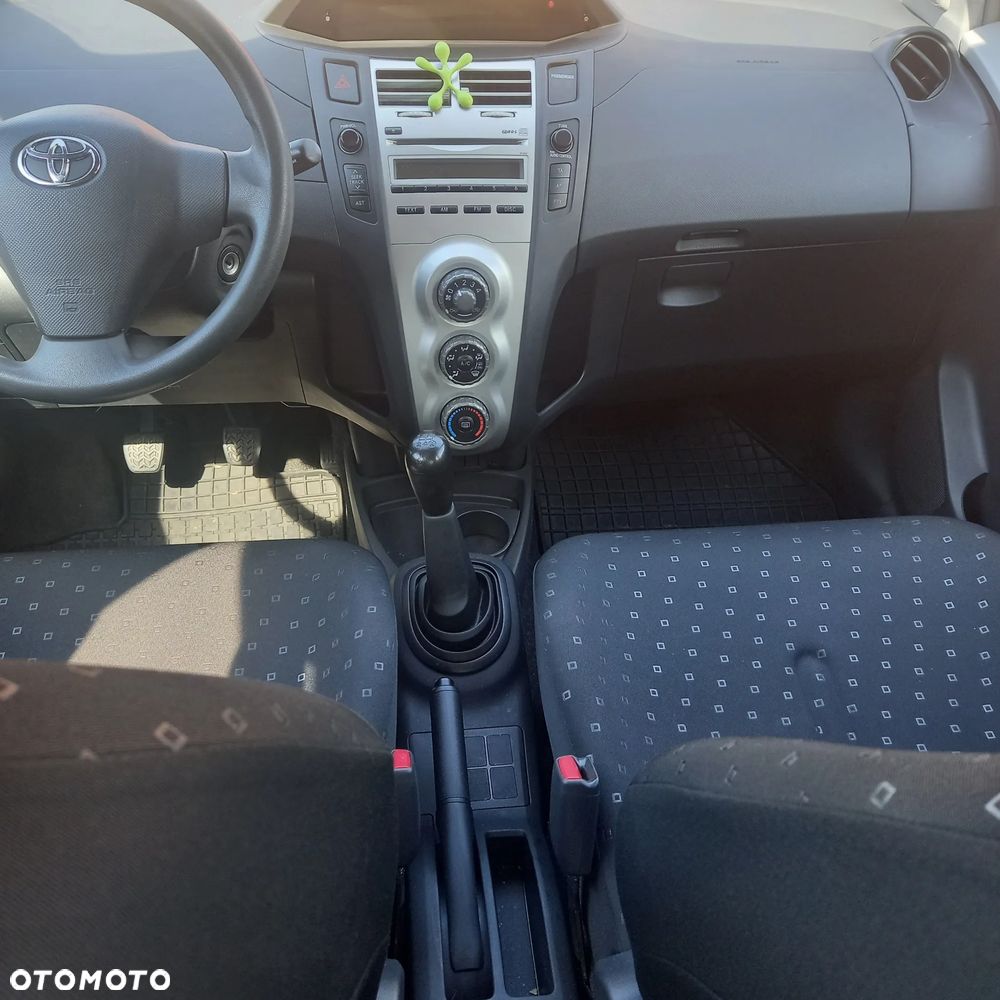 Toyota Yaris 1.0 Terra - 6