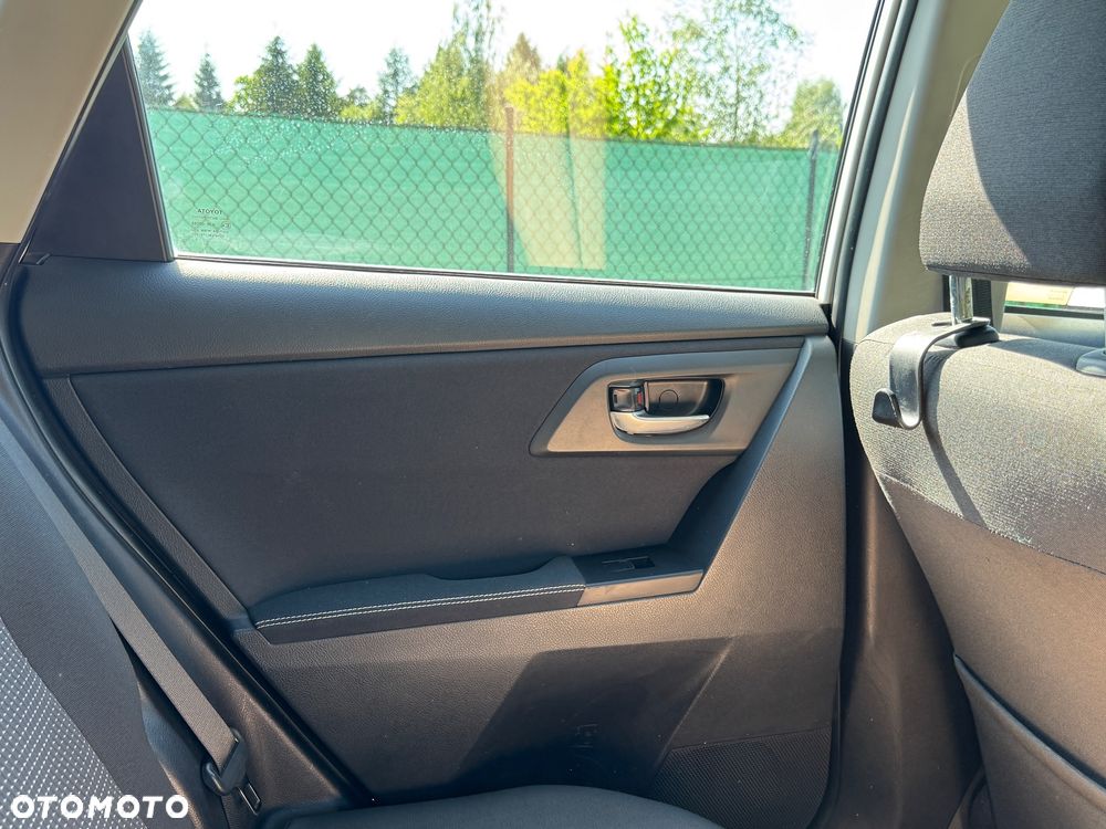 Toyota Auris 2.0 D-4D Premium - 17