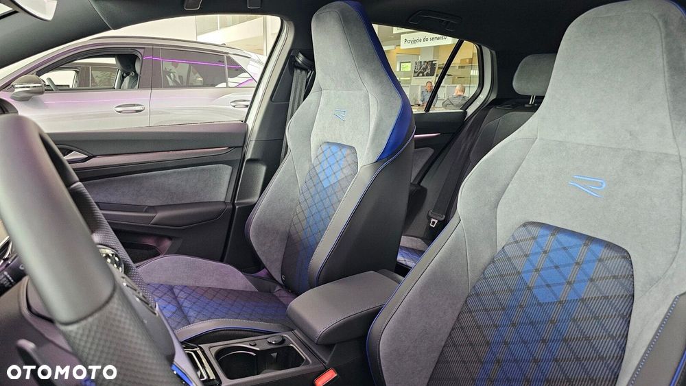 Volkswagen Golf - 8