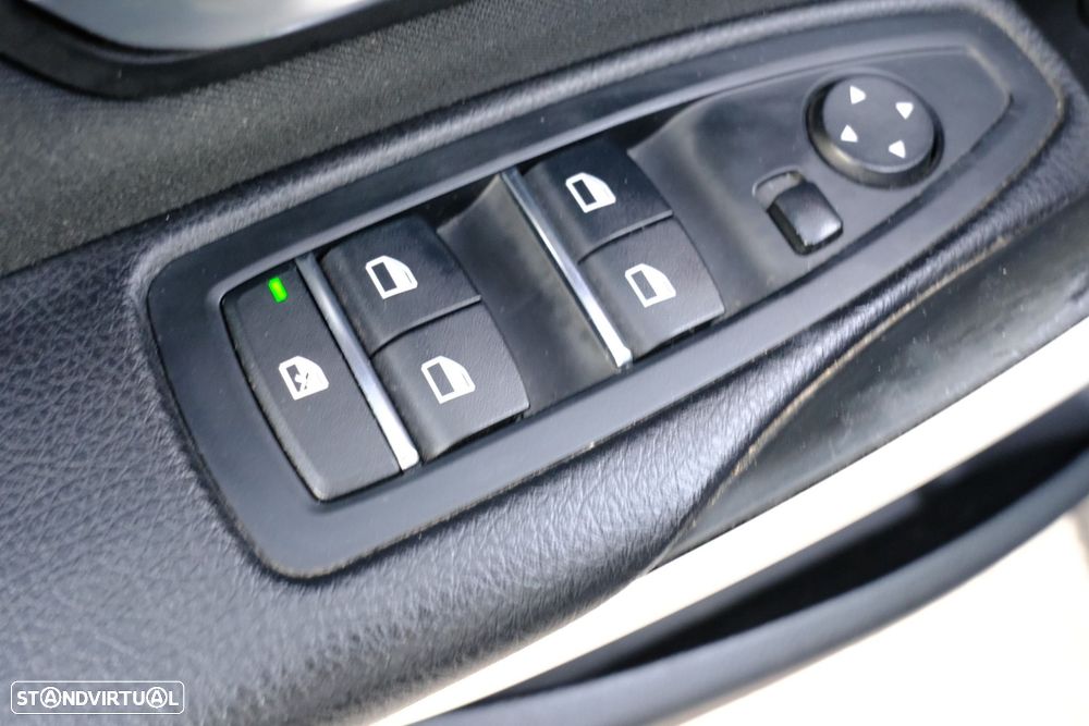 BMW 318 d Line Sport Auto - 24