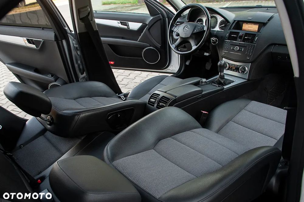 Mercedes-Benz Klasa C 180 Kompressor Avantgarde - 28
