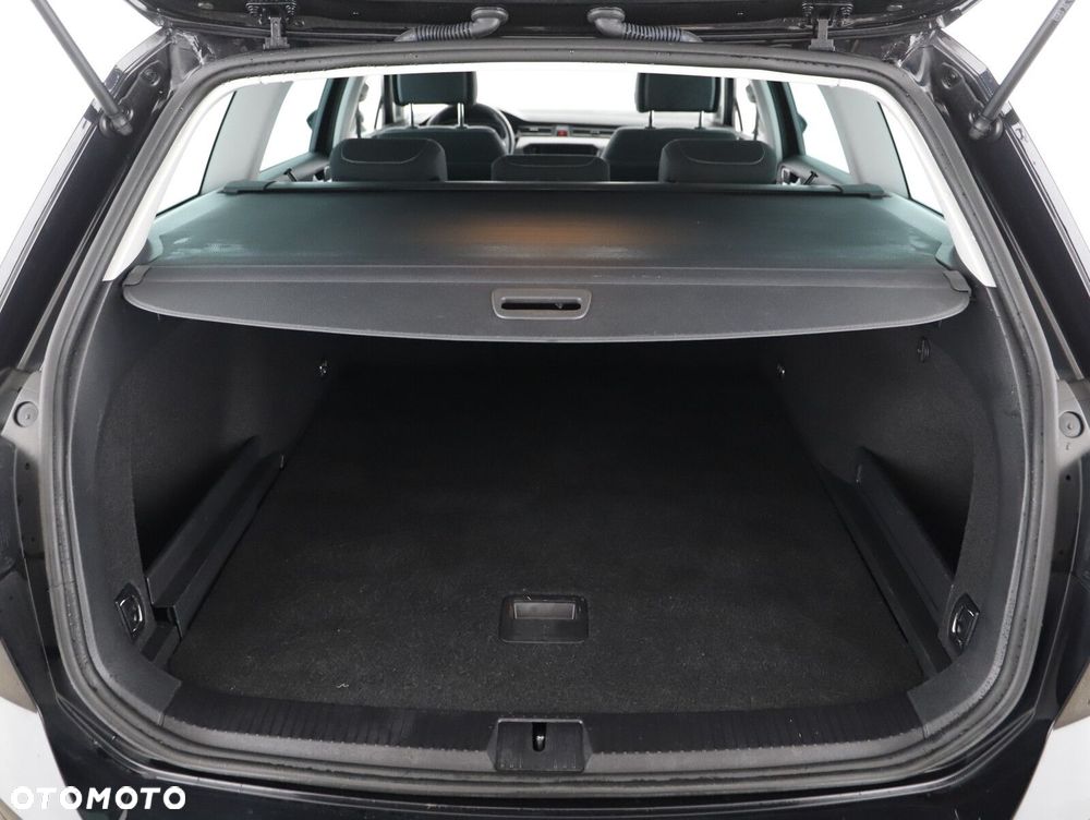 Volkswagen Passat Variant 2.0 TDI 4Mot Elegance DSG - 24