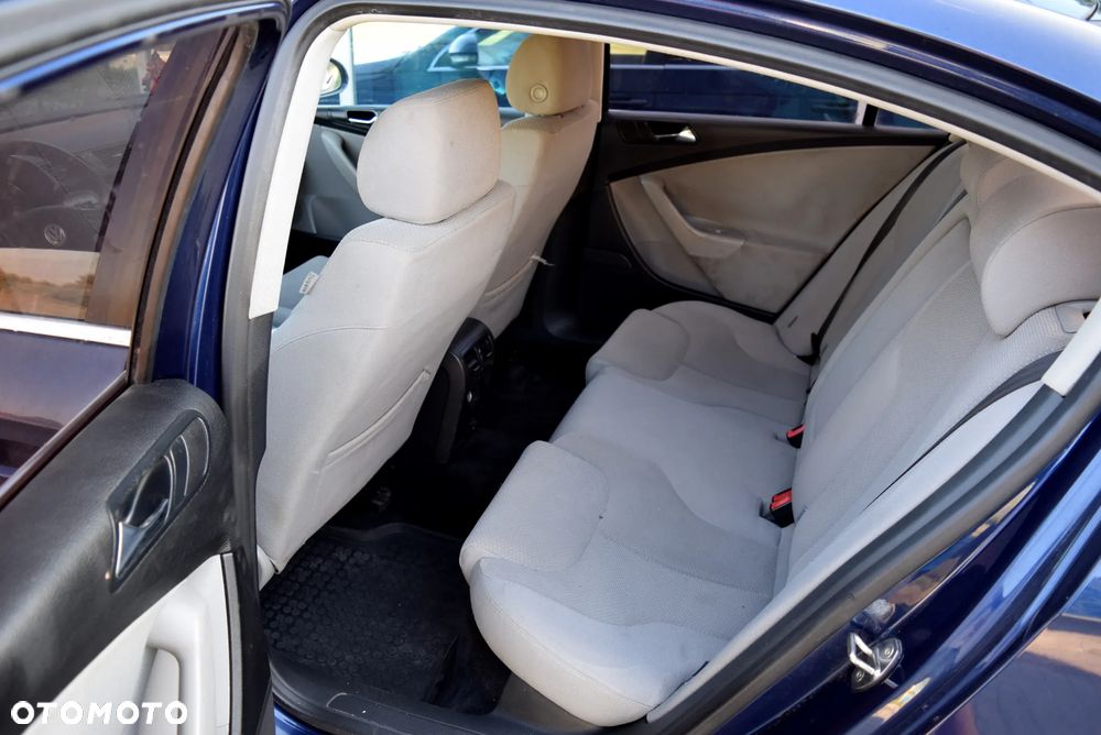 Volkswagen Passat 2.0 TDI Comfortline - 8