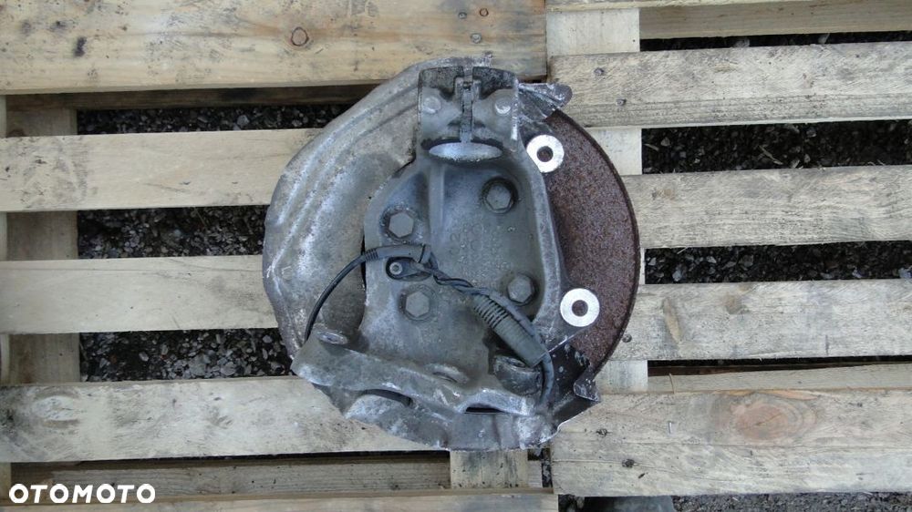 BMW 3 E91 E90 PIASTA ZWROTNICA TARCZA PRAWA PRZÓD PRZEDNIA 2.0D - 2