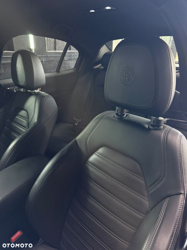 Alfa Romeo Giulia 2.9 Bi Turbo V6 Quadrifoglio - 12