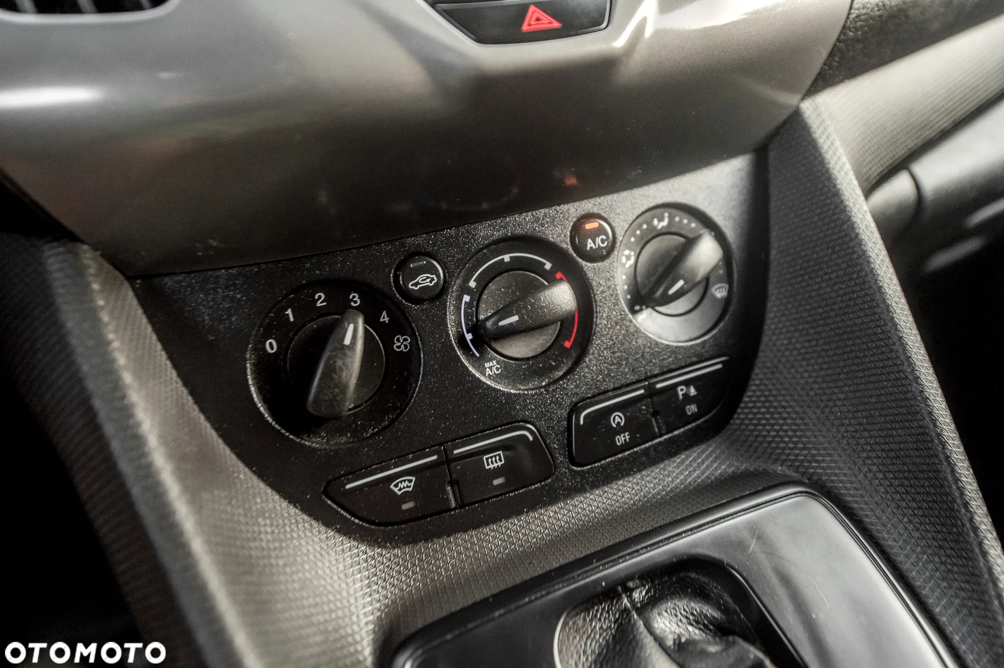 Ford Tourneo Connect 1.5 TDCi Start-Stop Titanium - 25