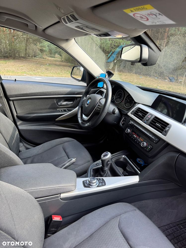 BMW Seria 3 318d - 12