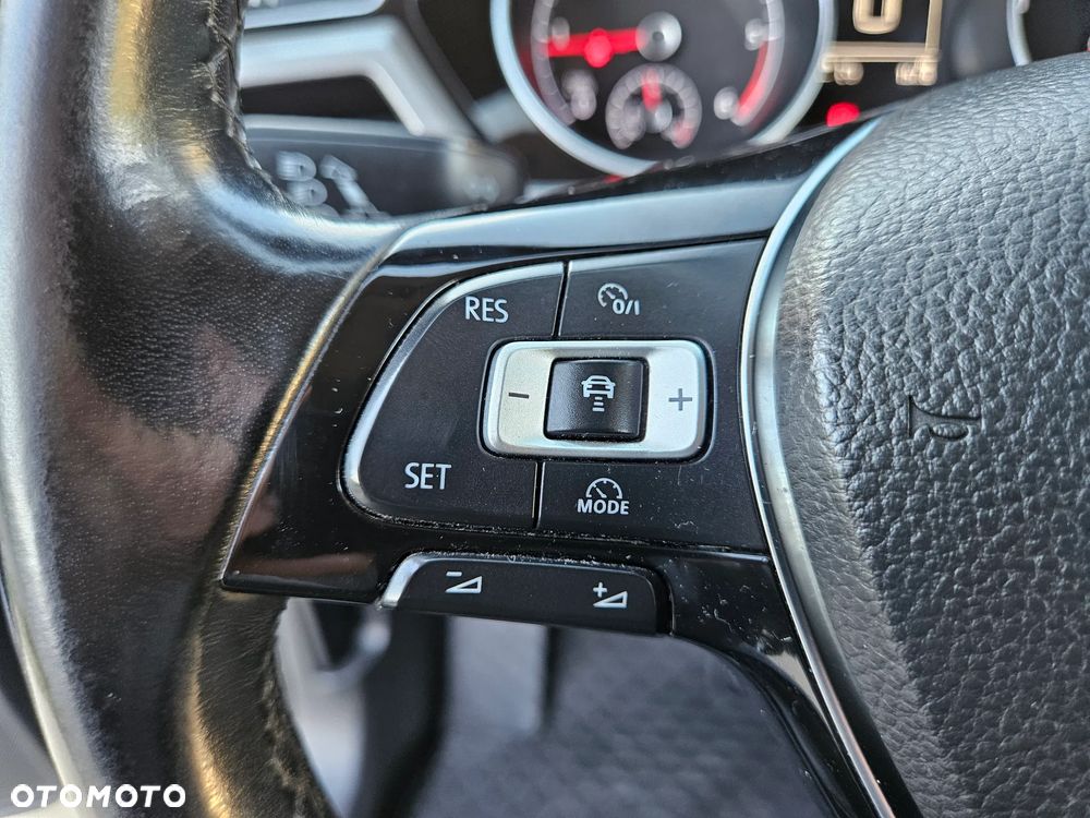 Volkswagen Touran 2.0 TDI SCR (BlueMotion Technology) Highline - 19