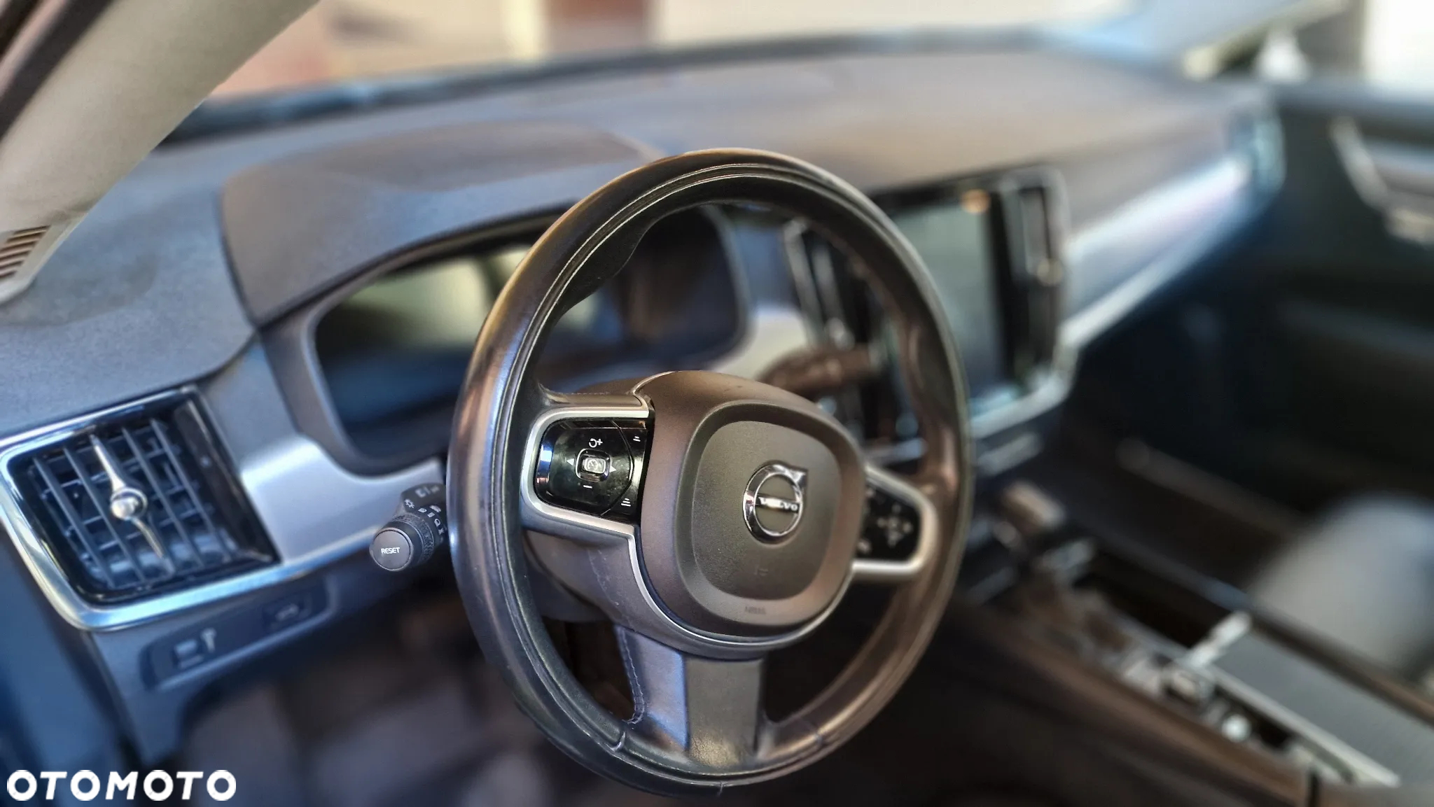 Volvo V90 D4 Momentum - 20