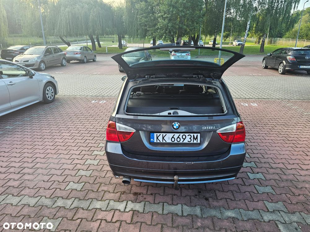 BMW Seria 3 318i - 5