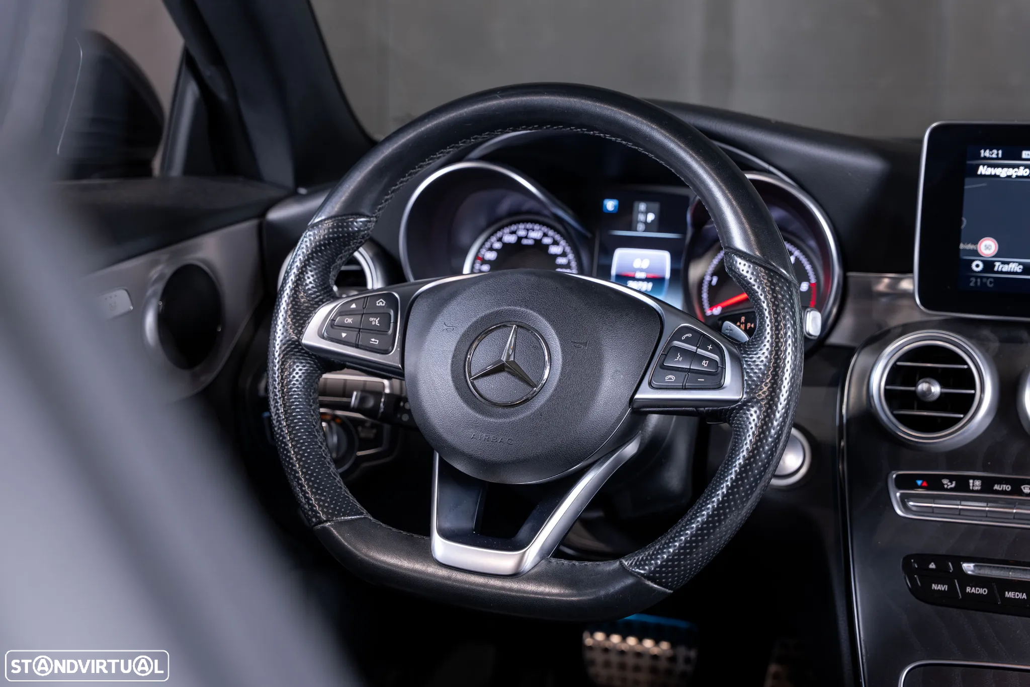 Mercedes-Benz C 220 d Cabrio 4Matic 9G-TRONIC AMG Line - 10
