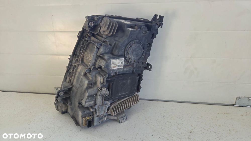 Lampa przednia reflektor Volvo FM 22239057 - 3