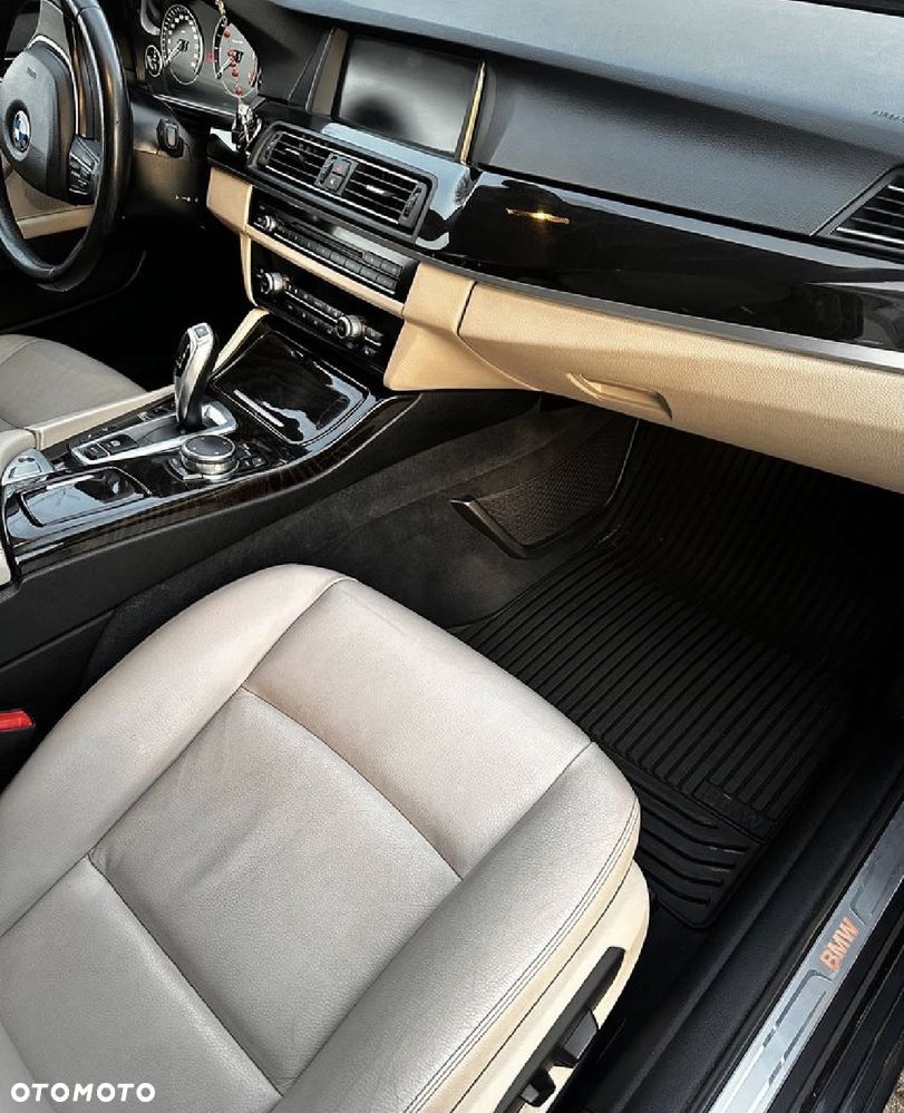 BMW Seria 5 520d xDrive - 17