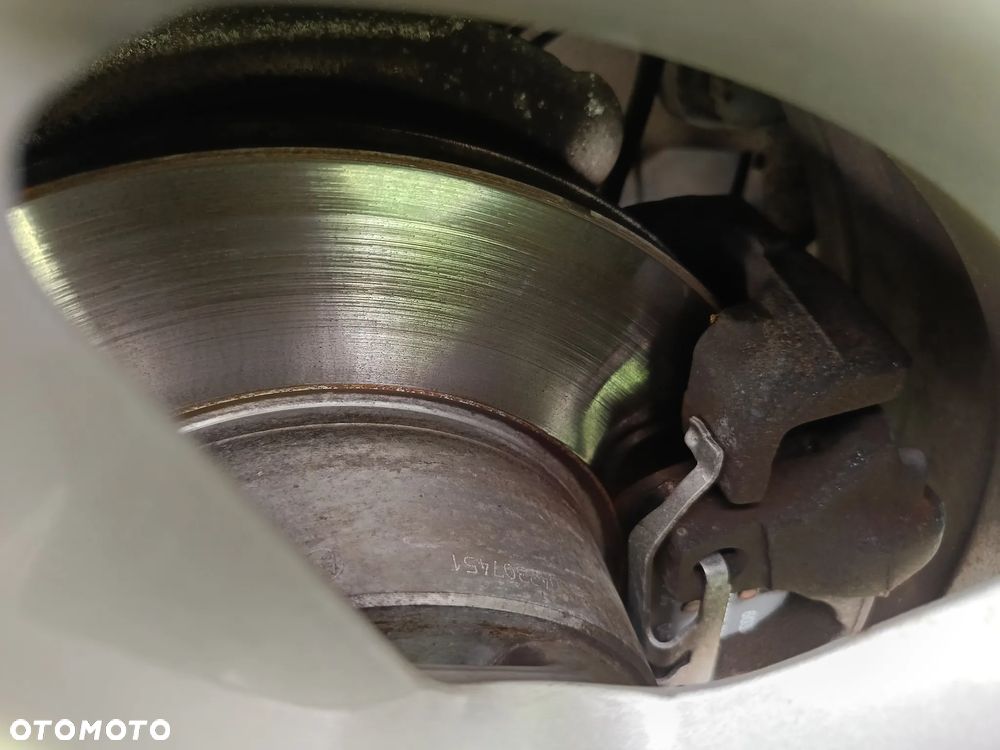 BMW Seria 1 116d DPF - 17