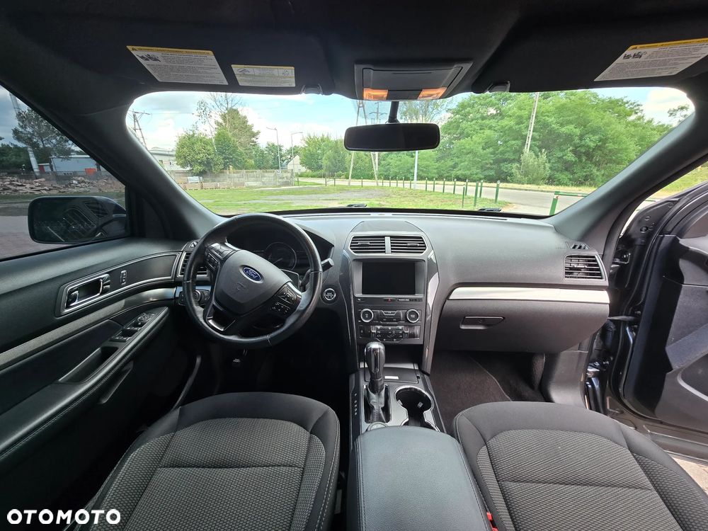 Ford Explorer - 27