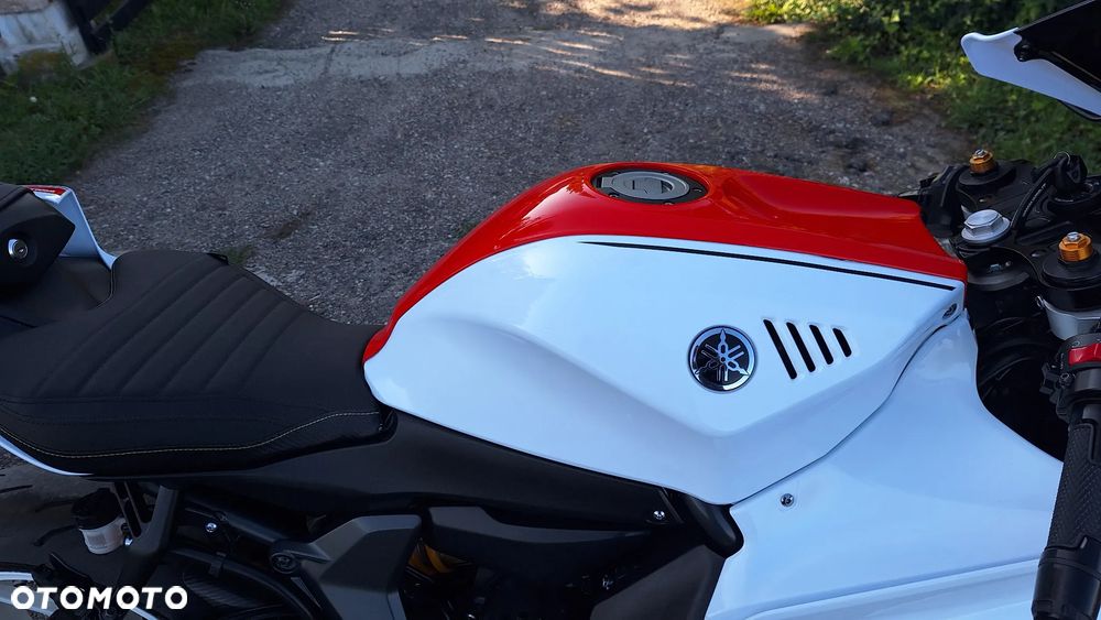 Yamaha R7 - 8