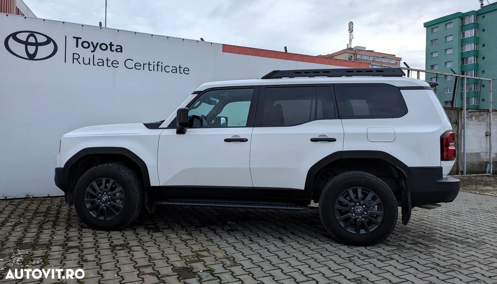 Toyota Land Cruiser 300 - 4