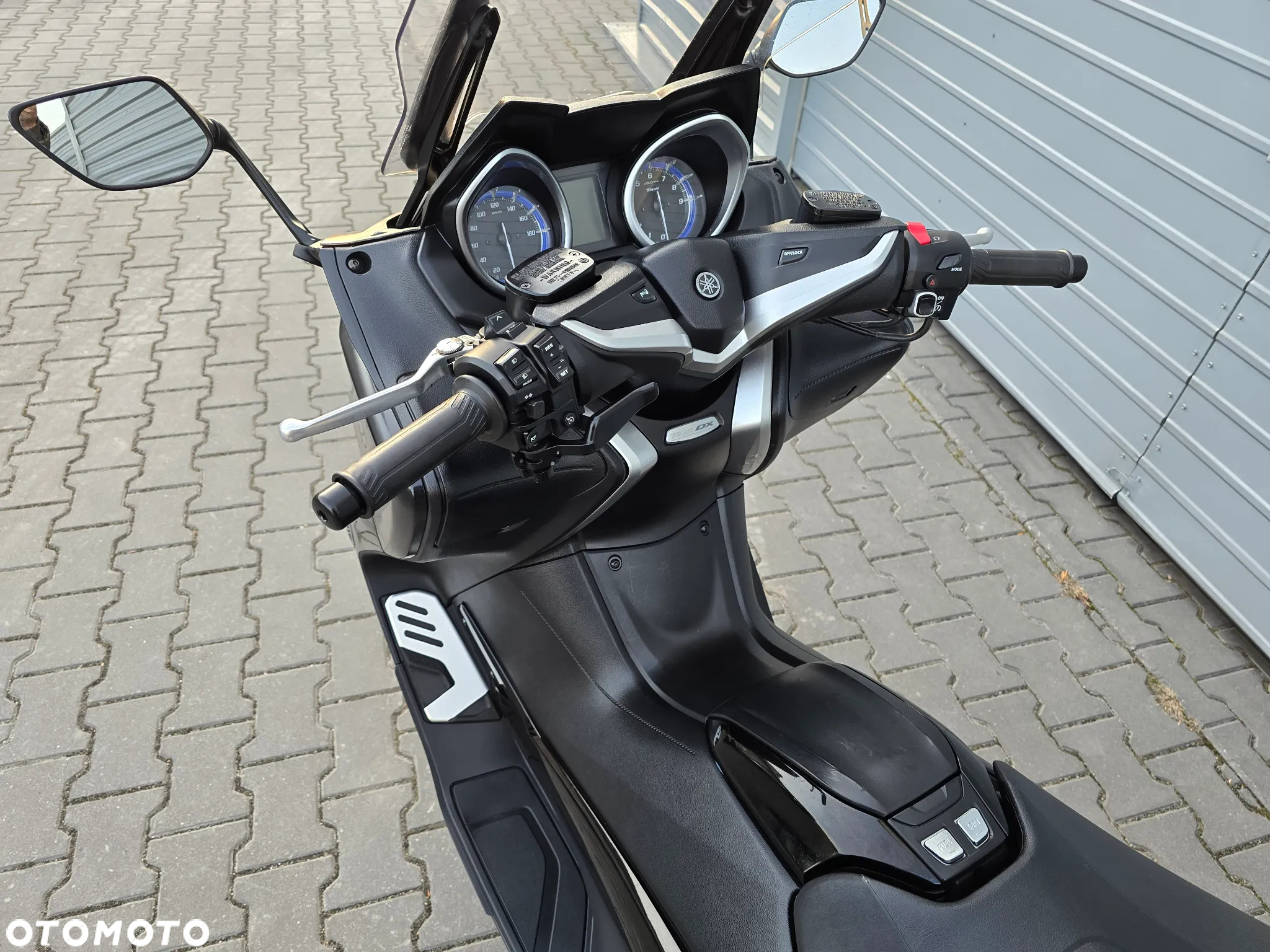 Yamaha Tmax - 17