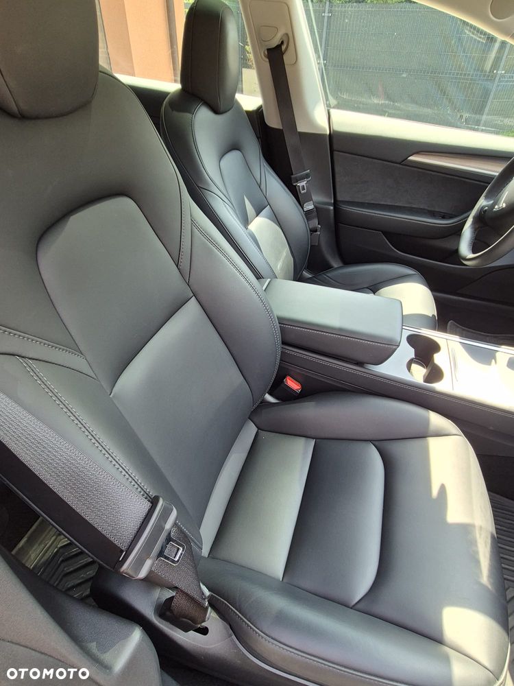 Tesla Model 3 - 4