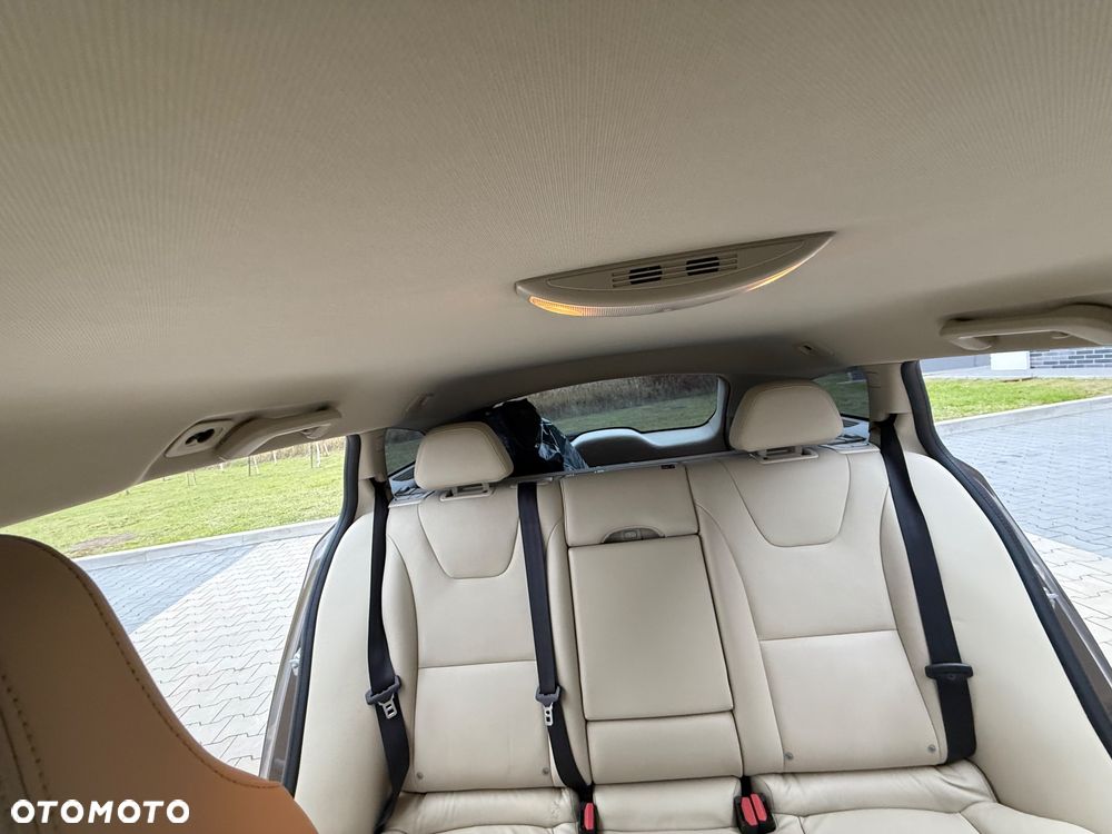 Volvo V60 Cross Country T5 AWD Summum - 16