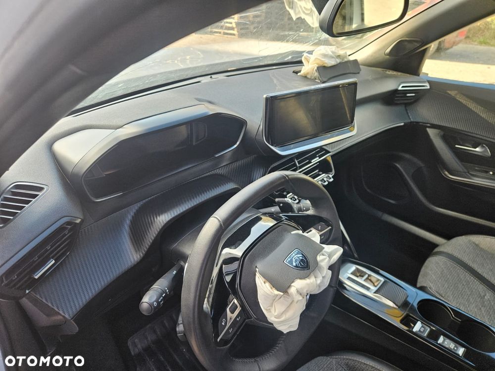 Peugeot 2008 - 9