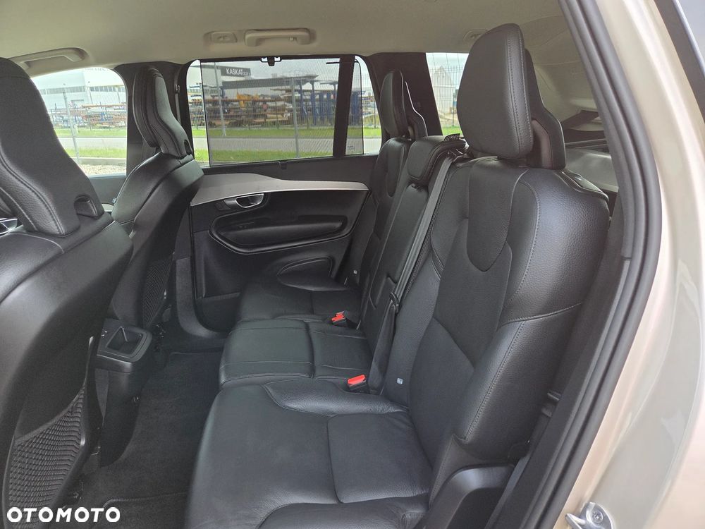 Volvo XC 90 B5 D AWD Plus Bright - 24