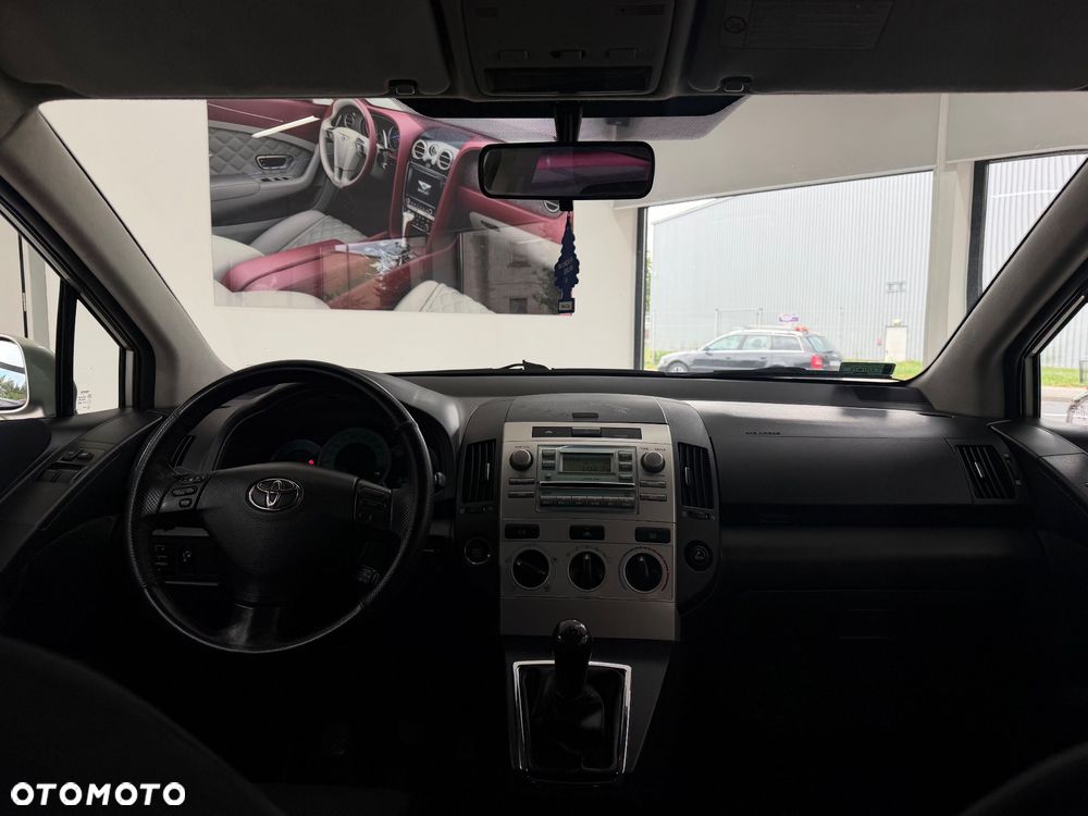 Toyota Corolla Verso 2.0 D-4D Prestige - 30