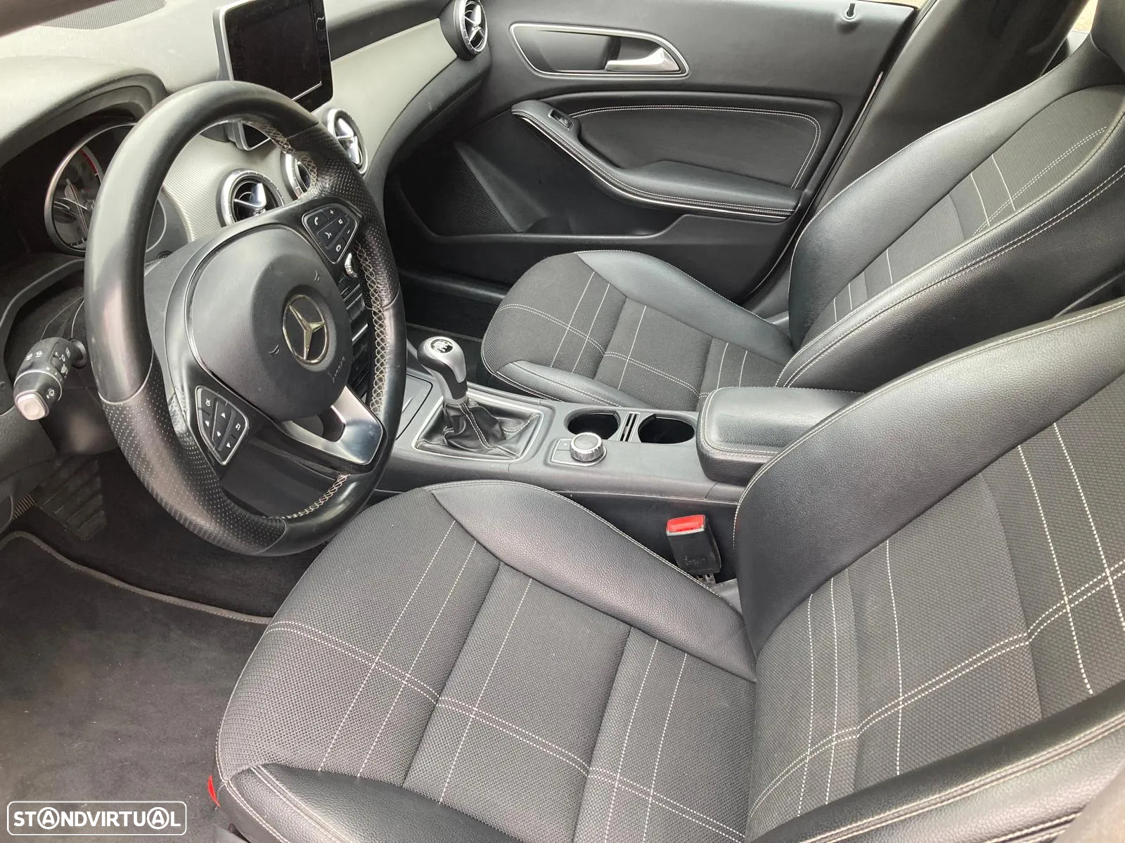 Mercedes-Benz CLA 200 d Shooting Brake - 10