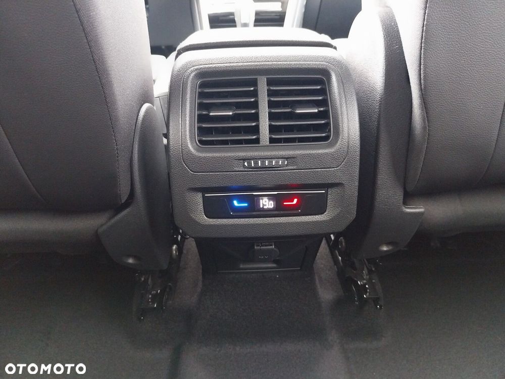 Volkswagen Touran - 22