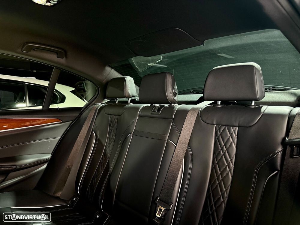 BMW 530 e Pack M - 29